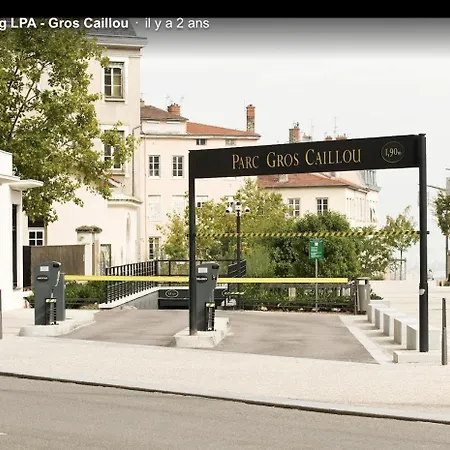 Lyon4 Cocooning Centre Croix Rousse 86m2-4p * Лион